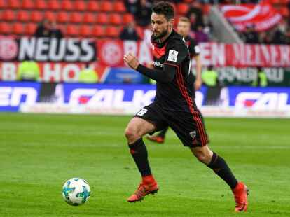 Christian Tr&auml;sch von Ingolstadt am Ball.