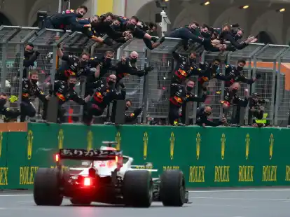 Diese Szenen soll es k&uuml;nftig nicht mehr geben: Die Formel 1 will keinen Jubel auf der Boxenmauer.