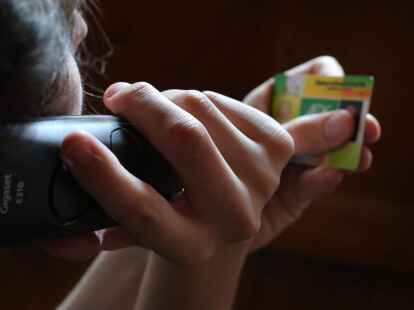 Seit Pandemiebeginn besteht die M&ouml;glichkeit, sich bei leichten Erk&auml;ltungssymptomen telefonisch krankschreiben zu lassen. Nun endet diese Sonderregelung.