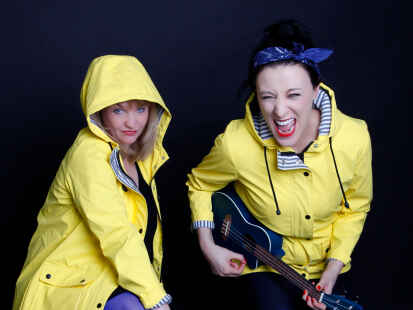 Die Deichgranaten: Das sind die Cousinen Insina L&uuml;schen (links) und Annie Heger.