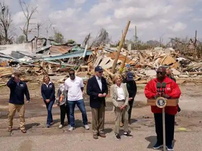 US-Pr&auml;sident Biden und die First Lady sind in Mississippi, um die Sch&auml;den des j&uuml;ngsten Tornados zu begutachten.