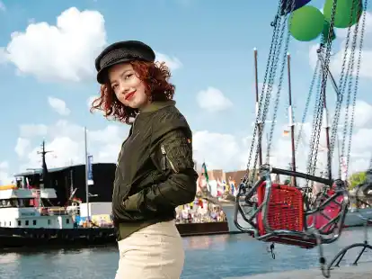 Neue Werbeplakate wie hier zu sehen sollen ausw&auml;rtigen G&auml;sten ab sofort Appetit auf einen Besuch in Bremerhaven machen. Die aktuelle Saison hat gerade begonnen.