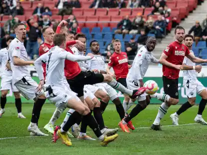 Maximilian Beier brachte mit seinem Tor zum 1:1 Hannover zur&uuml;ck ins Spiel.