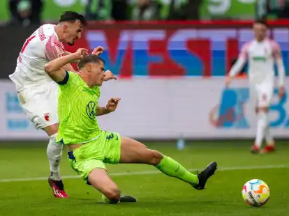 Neu-Nationalspieler Mergim Berisha traf zum Augsburger 2:0 in Wolfsburg.