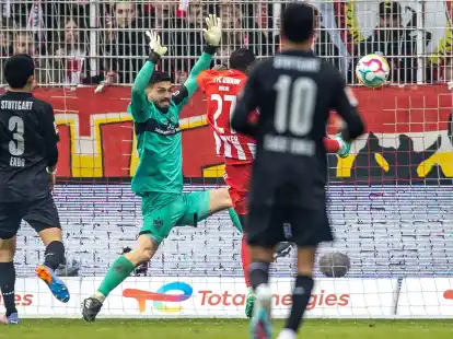 Sheraldo Becker (3.v.l.) sorgte f&uuml;r den ersten Union-Treffer gegen Stuttgart.