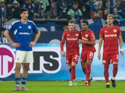 Leverkusens Florian Wirtz (M) machte gegen Schalke ein starkes Spiel.