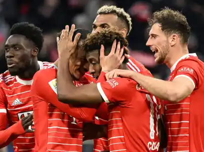 Der FC Bayern hat nach dem 4:2 gegen Borussia Dortmund wieder die Tabellenf&uuml;hrung &uuml;bernommen.
