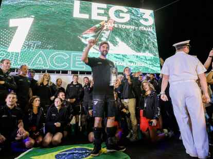 Boris Herrmann und sein Team Malizia gewinnen die Kap-Hoorn-K&ouml;nigsetappe im Ocean Race.