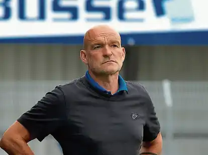Endlich wieder einen Sieg: Lange Zeit musste Kickers-Trainer Stefan Emmerling in Lübeck aber zittern.