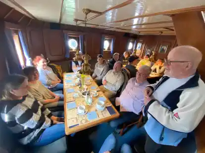 Der Nachmittag mit Gratis-Eintritt, Verk&ouml;stigung und F&uuml;hrungen begann mit einer Kaffee- und Kuchentafel auf dem Feuerschiff.