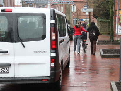 Recht eng wird es f&uuml;r Fu&szlig;g&auml;nger am Westertor, seit dort die Parkpl&auml;tze neu angeordnet wurden. NWZ-Leser Martin Bruns &auml;rgert sich dar&uuml;ber.