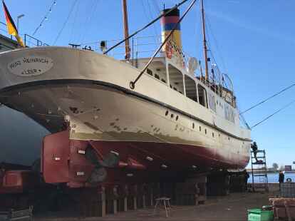 Liegt derzeit auf dem Trockenem: die &bdquo;Prinz Heinrich&ldquo; im Dock 4 der EWD.