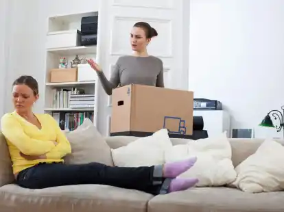 Wenn eine Partnerin ein mitgebrachtes Sofa ablehnt, kann auch mehr dahinter stecken, etwa eine fr&uuml;here Beziehung des geliebten Menschen. Das Paar sollte dann &uuml;ber Zweifel sprechen.