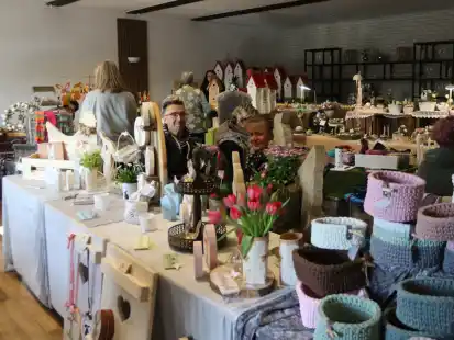 Aussteller beim Osterbasar in Diekmannshausen im renovierten Saal