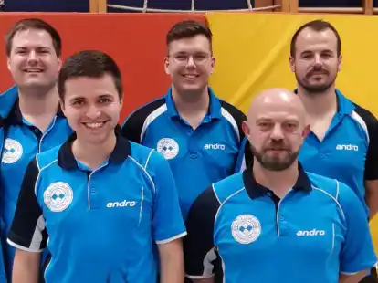 BW Ramsloh II sicherte sich die vorzeitige Kreisliga-Meisterschaft im Tischtennis (von links): Oliver Neumann, Thomas Gisbrecht, Marven Kroon, Torben Braun und Martin Moor