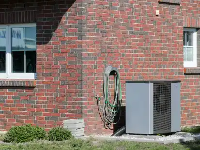 Was fr&uuml;her im Heizungskeller stand, findet sich heute im Garten: W&auml;rmepumpen sind bereits in vielen Neubauten Standard. Doch lohnt sich der Wechsel auch f&uuml;r Besitzer von Altbauten?
