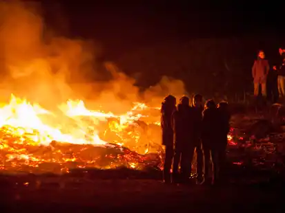 In Butjadingen finden wieder zahlreiche Osterfeuer statt.