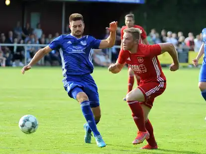 Tobias Bruns (rechts) wechselt zur neuen Saison zum SV Thüle.