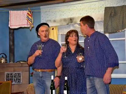 Die Speelschaar des B&uuml;rgervereins Hammelwarden-Lienen brachte unter anderem den heiteren Dreiakter von Konrad Hansen &bdquo;Mit Gef&ouml;hl und Wellenslag&ldquo; auf die B&uuml;hne.