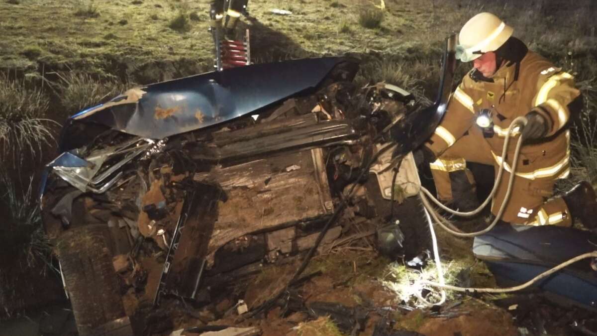 Unfall B211 Ovelgönne: Auto schleudert an Kreisverkehr