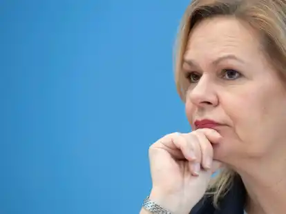 &laquo;Wir erleben einen furchtbaren Krieg mitten in Europa (...) Da kann es keine H&ouml;chstgrenzen f&uuml;r Menschlichkeit geben&raquo;: Bundesinnenministerin Nancy Faeser.