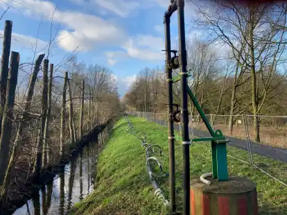 Aufwendig: Das abgepumpte Grundwasser von der Baustelle am Klinikum wird der Natur an anderer Stelle zur&uuml;ckgegeben.