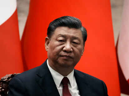 Im Ukraine-Konflikt r&uuml;ckt Chinas Staats- und Parteichef Xi Jinping nicht von seiner R&uuml;ckendeckung f&uuml;r Russland ab.