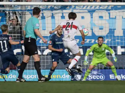 Hiroki Ito (2.v.r) brachte den VfB Stuttgart in Bochum in F&uuml;hrung.