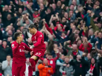 Roberto Firmino (l) rettete Liverpool einen Punkt gegen den FC Arsenal.