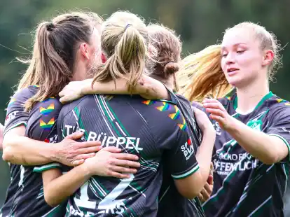 Doppelten Grund zum Jubeln hatten die Regionalliga-Frauen TuS Büppel am Oster-Wochenende im Niedersachsenpokal.