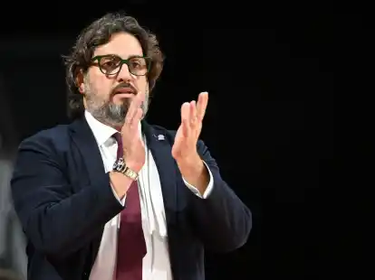 Bayern-Trainer Andrea Trinchieri sah einen deutlichen Sieg seiner Mannschaft in W&uuml;rzburg.