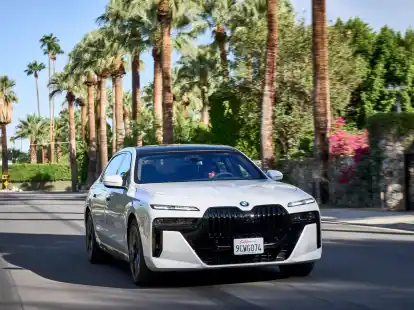 Nicht nur das Frontdesign hat sich bei der siebten Generation des 7er BMWs stark ver&auml;ndert. Erstmals gibt es die Vorzeigelimousine auch als reinen Stromer.