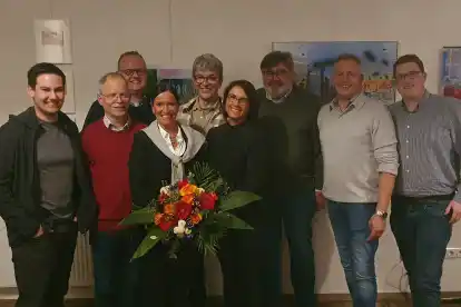 Ihnen liegt der Ortsverein sehr am Herzen:  der neue Beisitzer Philipp Scheffler (von links), 2. Vorsitzender Hartmut Orth, 2. Kassenwart Alexander Borgers, die ausgeschiedene Pressewartin Sabine Sch&uuml;nemann, der neue Pressewart Hans-Dieter Warnke, 1. Kassenwartin Simone Lindenzweig, der kommissarische Schriftwart Wolfgang Heiss, der ausgeschiedene 1. Vorsitzende Christian Sch&uuml;nemann sowie Kassenpr&uuml;fer Christian Gerdes.