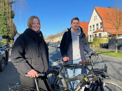 Bele Dietrich und Lasse Maslonka von Fridays for Future geh&ouml;ren zum Organisationsteam der Demonstration.