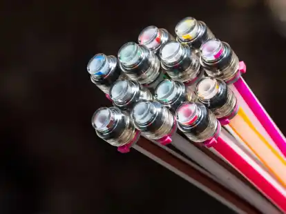 Wettbewerber der Deutschen Telekom haben in einem Brandbrief an Digitalminister Volker Wissing (FDP) vor den Folgen eines unkoordinierten Glasfaserausbaus in Deutschland gewarnt.