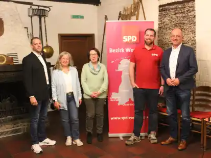 Ehrung bei der SPD Rastede (von links): Dennis Eike, Ursula Wagener, Gisela Niemeyer, Simon Wirth und Lars Krause