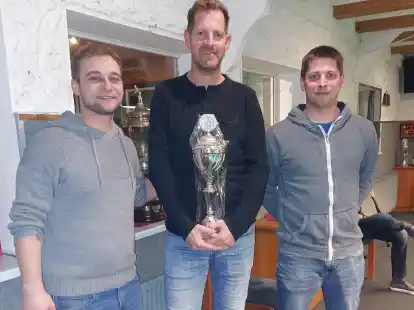 PBC-Akteure (von links): Marcel Niemann (Sportwart), Erich Hochartz (Vereinsmeister) und Kevin Rath (Sportwart)