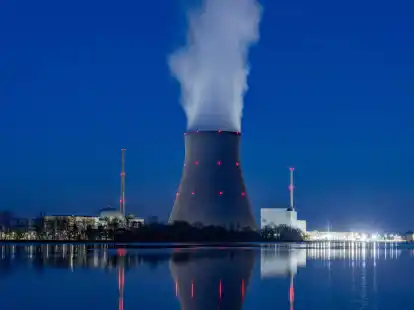 Das Kernkraftwerks Isar 2 in Bayern - laut Atomgesetz soll die endg&uuml;ltige Abschaltung am 15. April erfolgen.