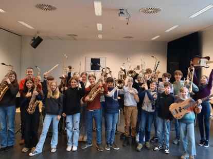 Freude am gemeinsamen Musizieren: die Sch&uuml;lerinnen und Sch&uuml;ler der Bigband-Klasse 7a an der Helene-Lange-Schule.
