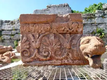 Stierk&ouml;pfe, Miniatur-Tempel und viele weitere Dinge wurden ausgegraben.