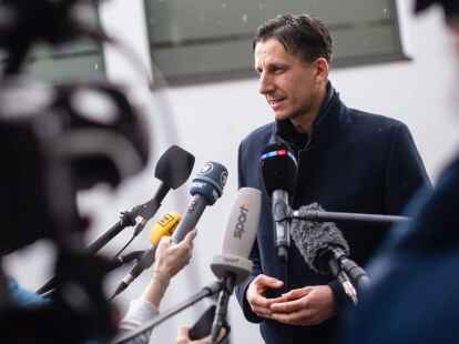 Gesch&auml;ftsf&uuml;hrer Christian Keller geht mit dem 1. FC K&ouml;ln gegen die Transfersperre an.