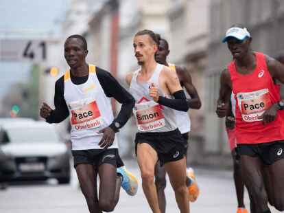 Simon Boch (M) siegte beim Marathon in Linz.