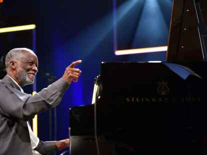 Ahmad Jamal ist tot. Der Jazz-Pianist starb im Alter von 92 Jahren.