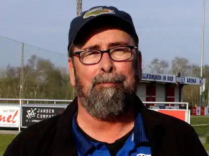 Seit 2004 ist er Trainer der Reserve von Blau-Weiß Borssum: Nun hört Egon Klawitter im Sommer auf.