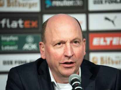 Stephan Schippers, Gesch&auml;ftsf&uuml;hrer von Borussia M&ouml;nchengladbach w&auml;hrend einer Pressekonferenz im Borussia-Park.