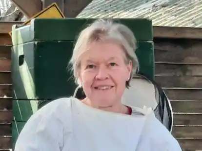 Sie ist die Vorsitzende des Kreisimkerverband-Leer und hat seit Kindestagen mit Bienen ihre Erfahrungen gesammelt: Almuth Janssen.
