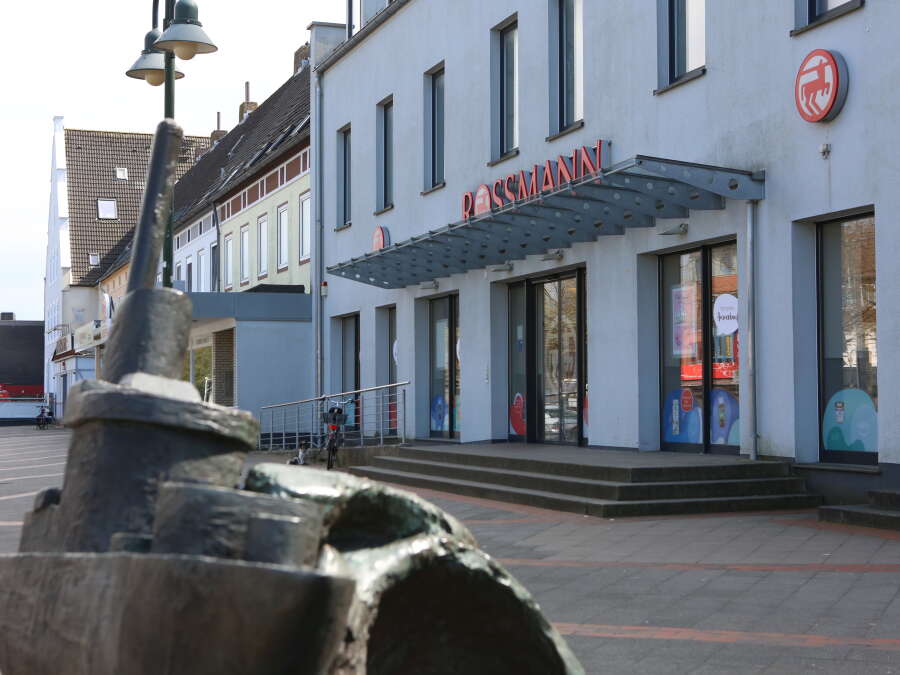 Einkaufen in WHV Woolworth zieht in alte RossmannFiliale in