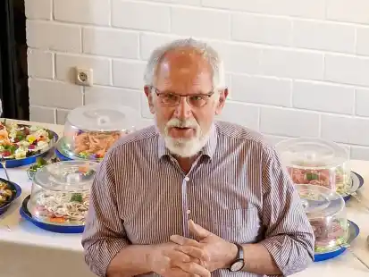 Hans Meinen liest in Halsbek.