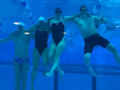 Die Schwimmer (von links) Mika Omland, Martje Hackmann, Celina Haake und Renke Röben von der Startgemeinschaft (SG) Wilhelmshaven.