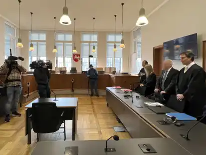 Viele Medienvertreter waren am Dienstag im Landgericht Oldenburg. Der wichtigste Angeklagte fehlte allerdings.